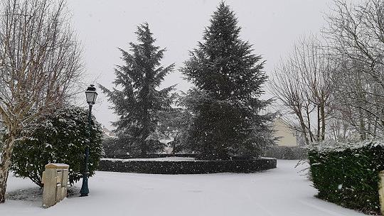 Neige Mennecy 2019 rue stevenson rond-point