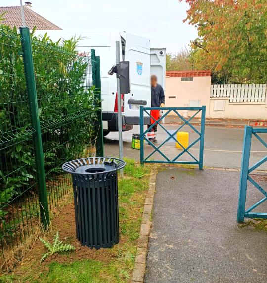 Nouvelles poubelles lotissement à Mennecy 91